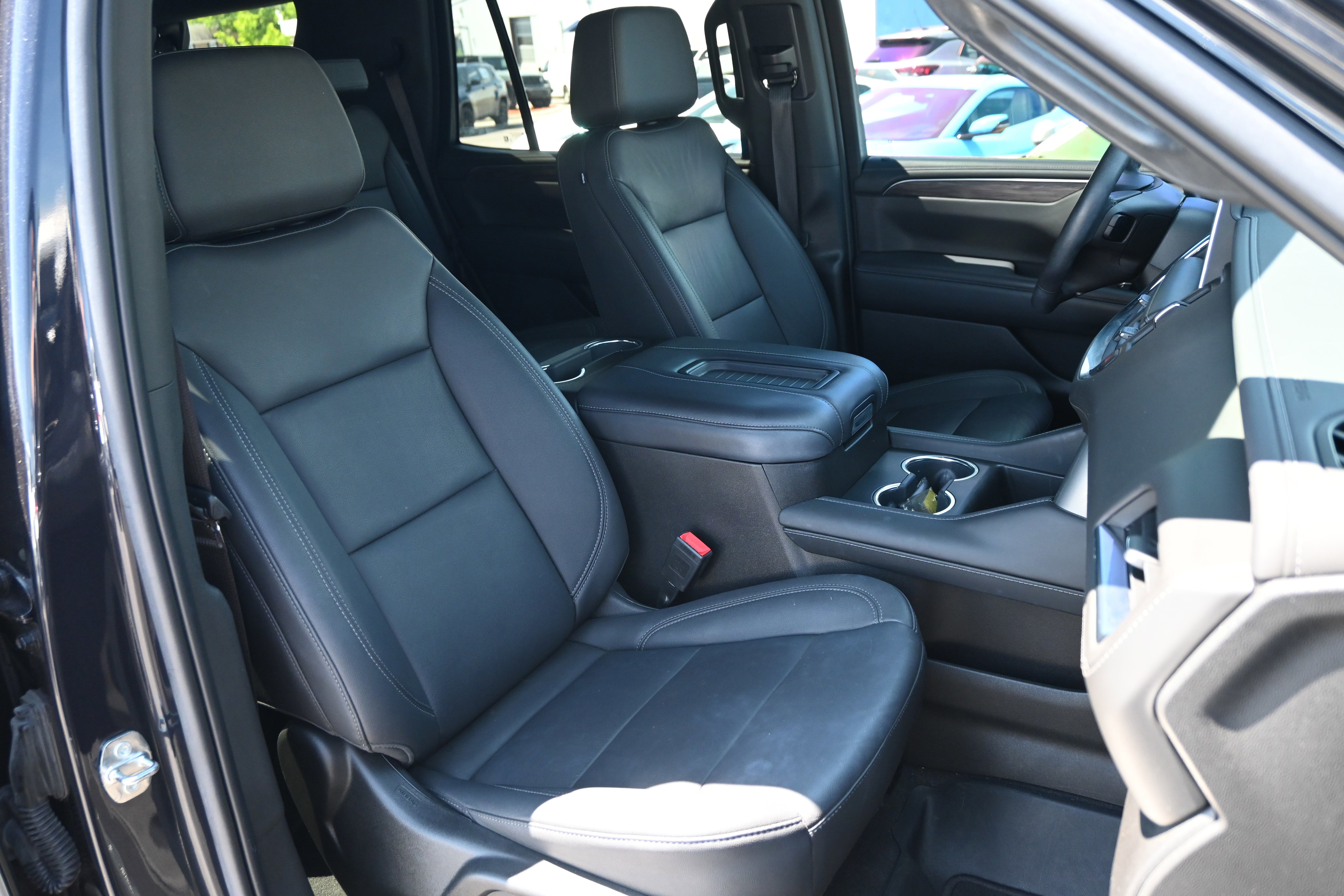 Used 2022 Chevrolet Tahoe Z71 w/ Luxury Package AWD/4WD image 35