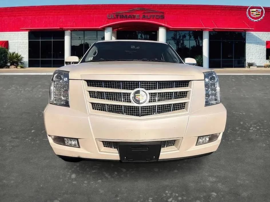 Used 2013 Cadillac Escalade Premium RWD image 23