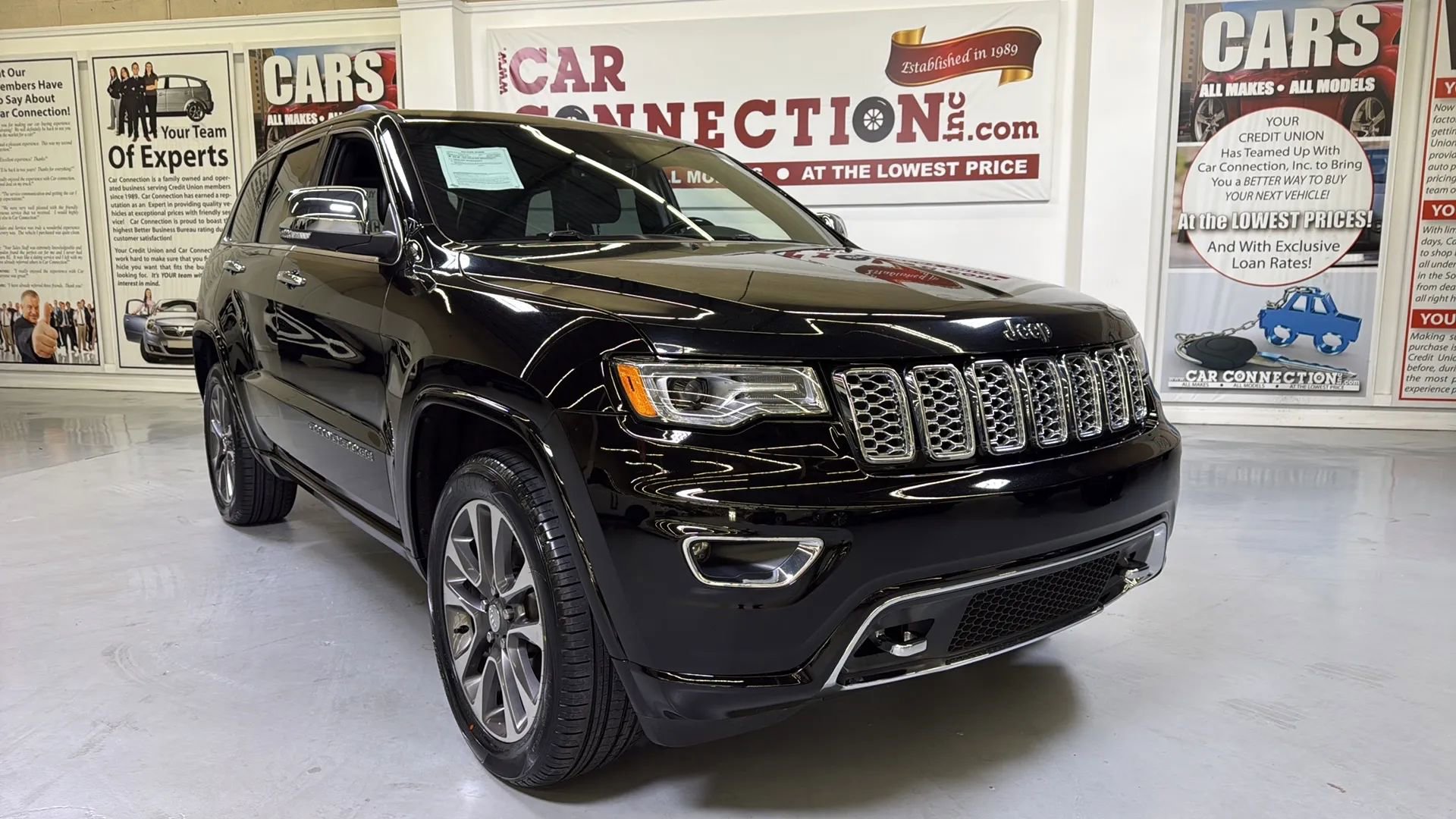 Used 2018 Jeep Grand Cherokee Overland w/ Trailer Tow Group IV RWD image 17