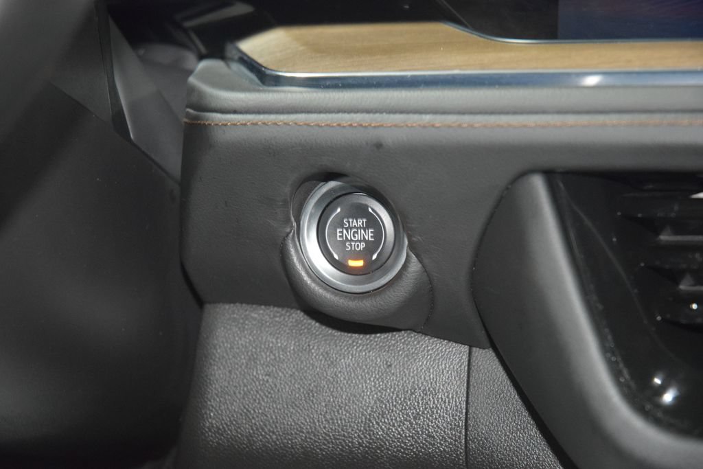 Used 2025 Chevrolet Suburban High Country AWD/4WD image 36