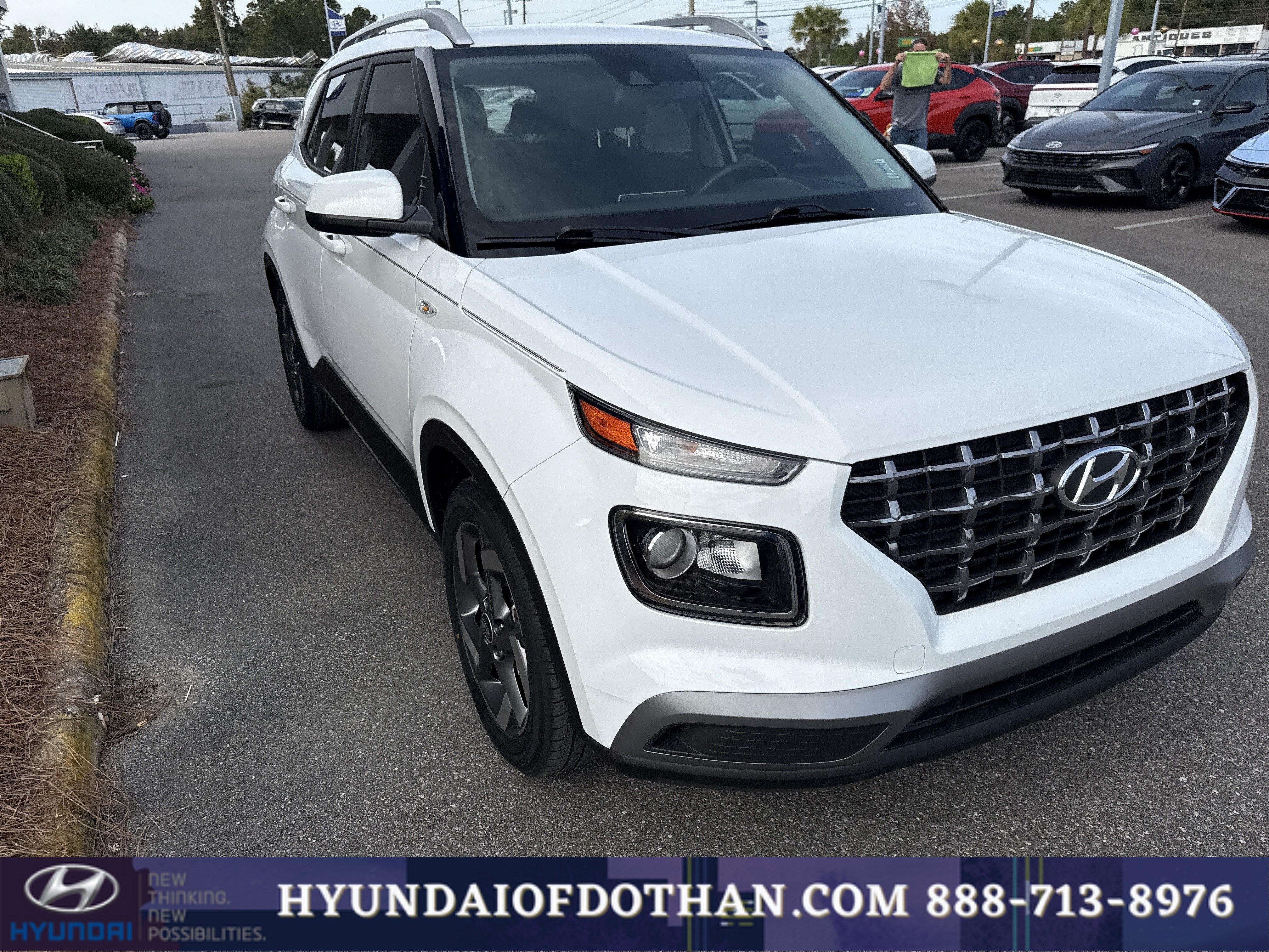 Certified 2022 Hyundai Venue SEL FWD image 5