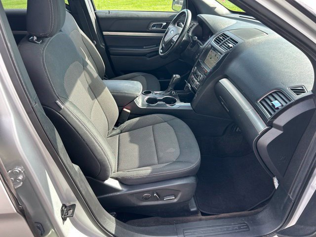 Used 2018 Ford Explorer XLT w/ Equipment Group 201A FWD image 50
