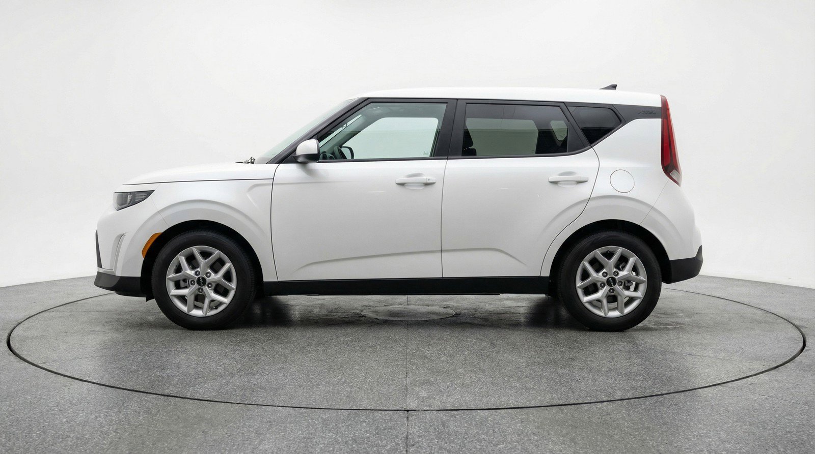 Used 2025 Kia Soul LX w/ LX Technology Package image 5