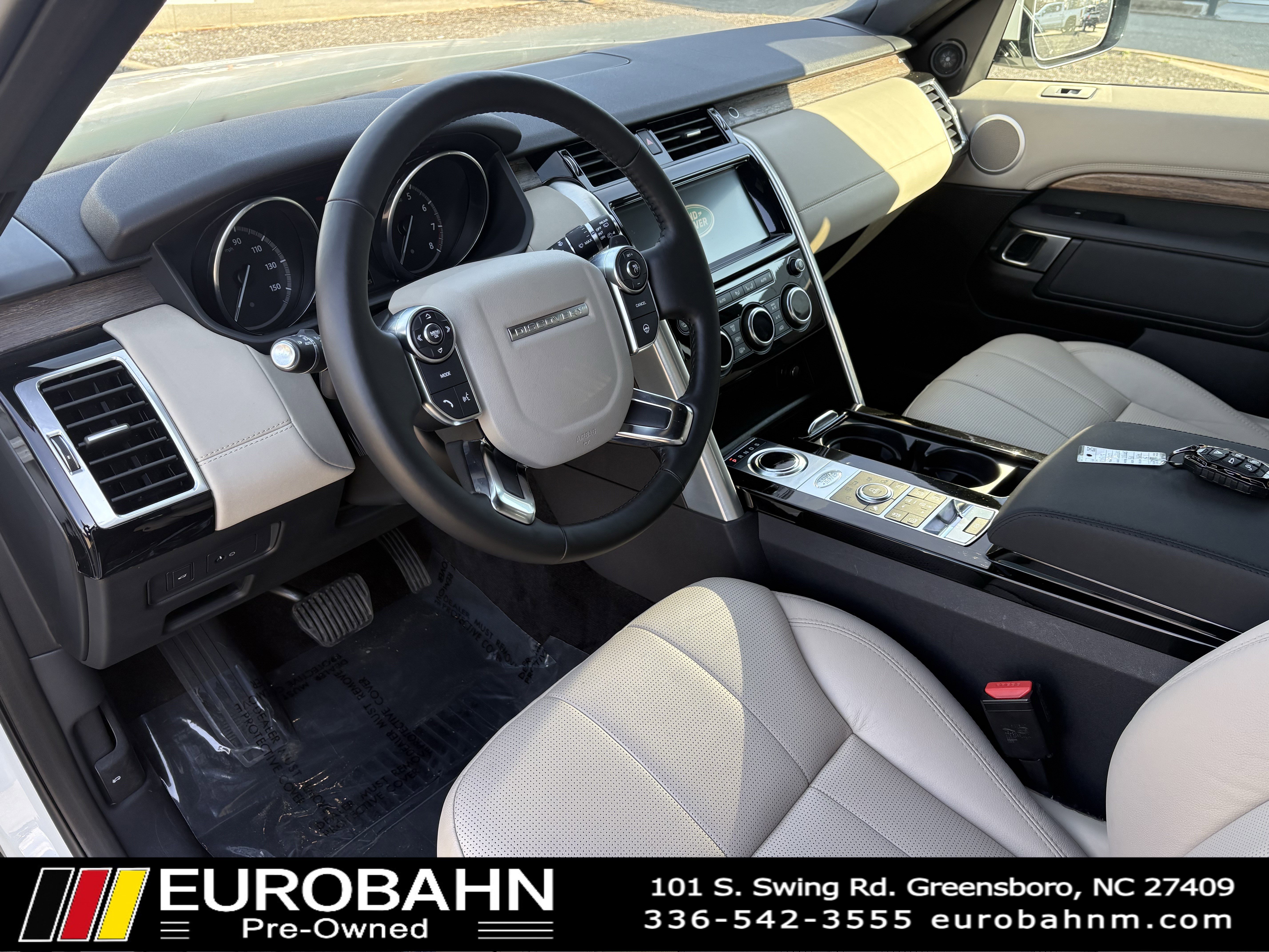 Used 2017 Land Rover Discovery HSE image 8