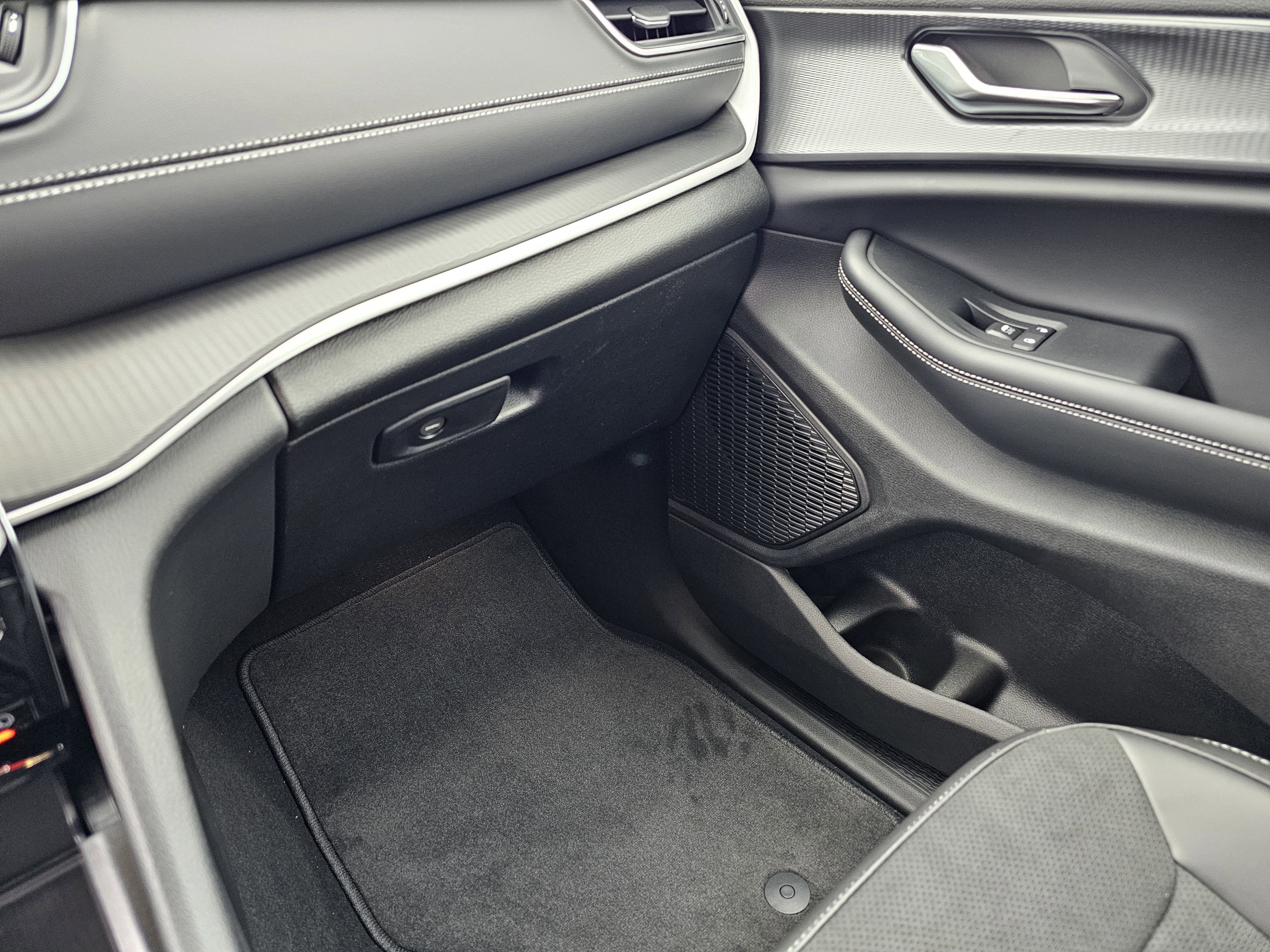 New 2025 Jeep Grand Cherokee Altitude image 26