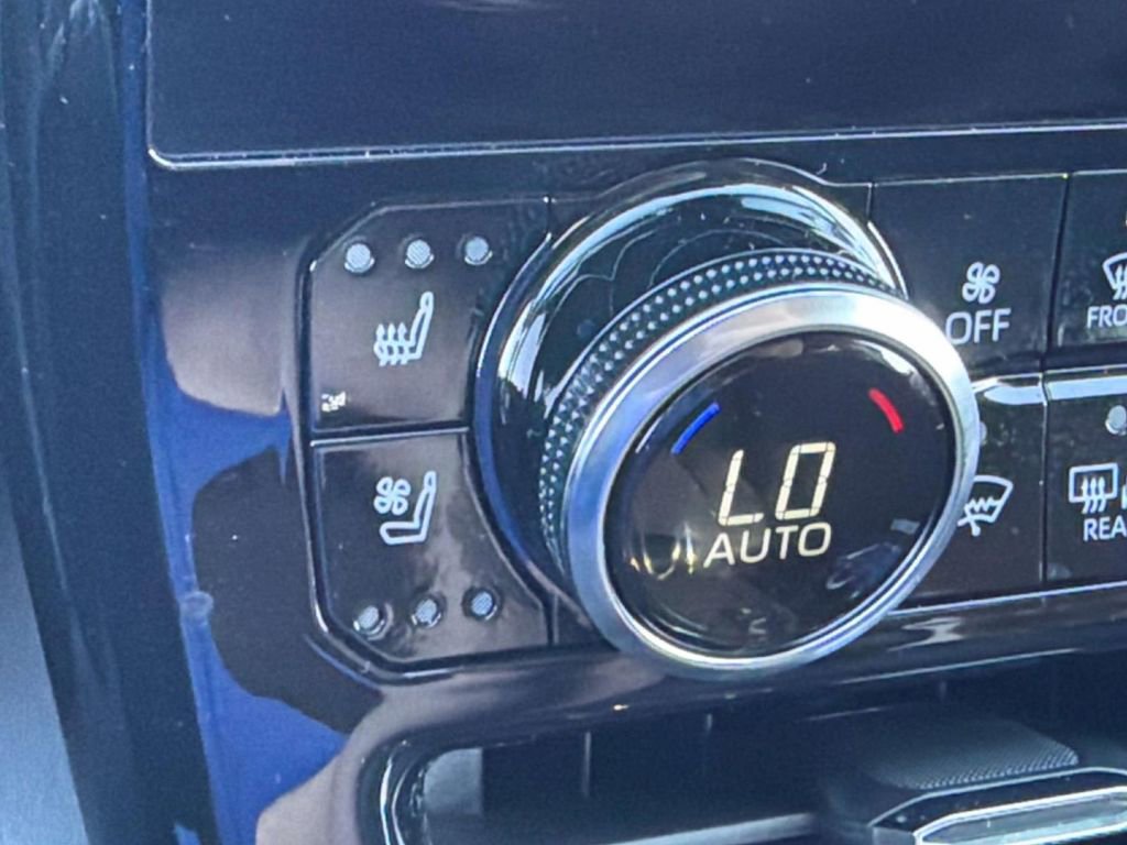 Used 2023 Toyota Highlander Platinum image 18