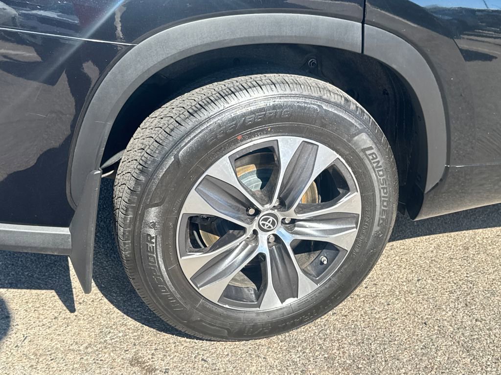Used 2022 Toyota Highlander XLE AWD/4WD image 43