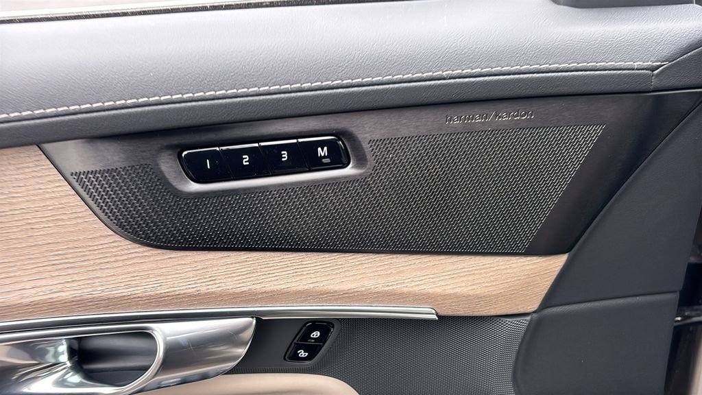 New 2026 Volvo XC90 T8 Plus image 11