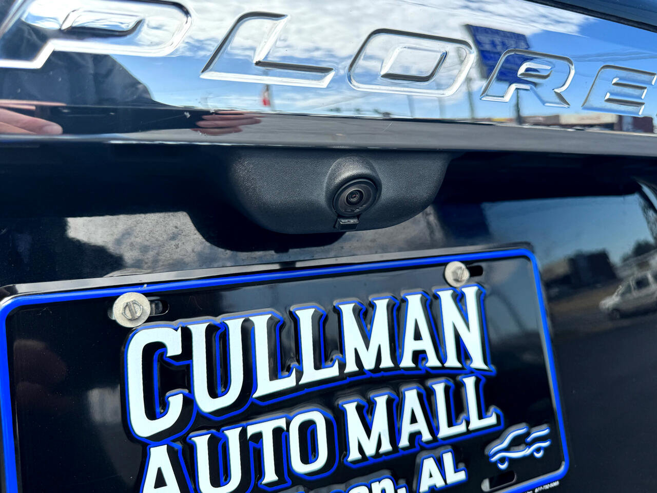 Used 2022 Ford Explorer XLT w/ Equipment Group 202A image 8