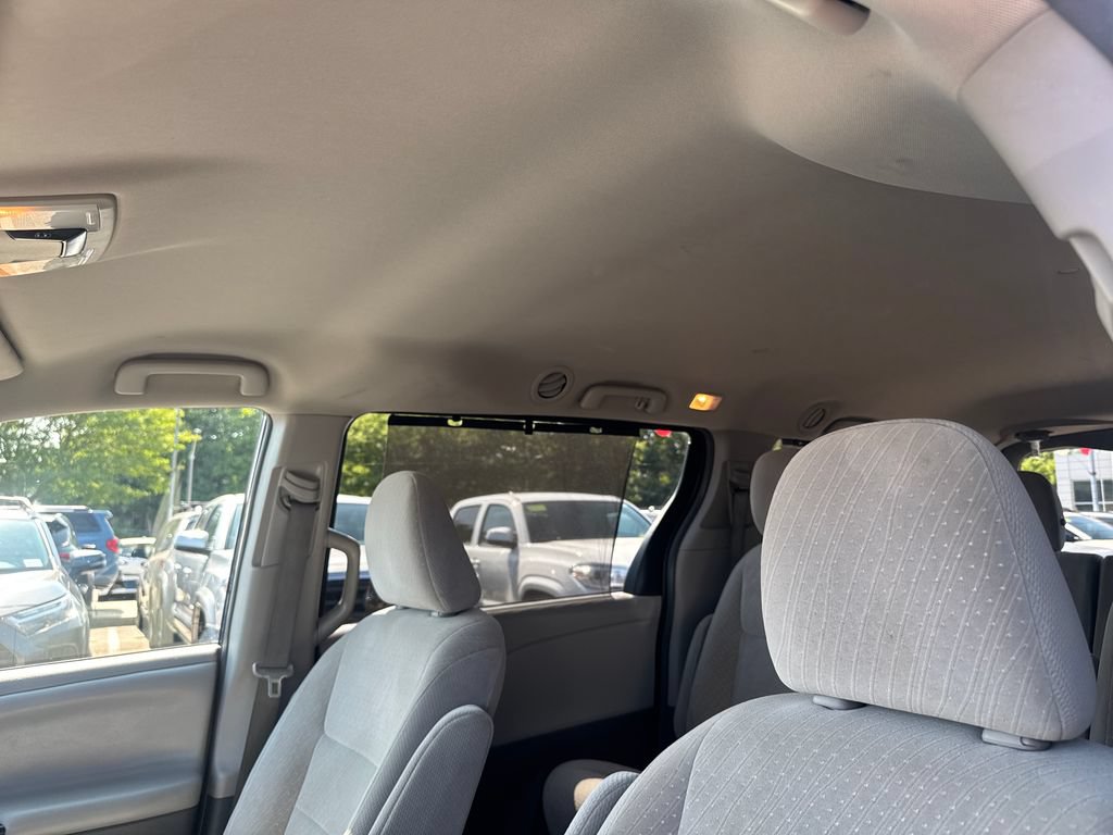 Used 2018 Toyota Sienna LE AWD/4WD image 17