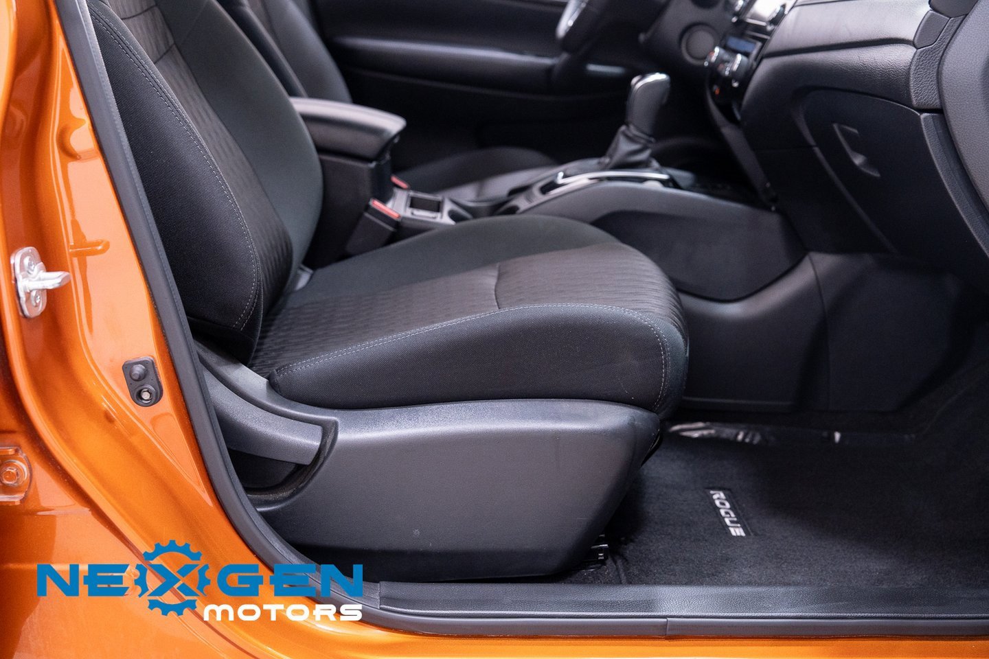 Used 2020 Nissan Rogue SV w/ Premium Package image 49