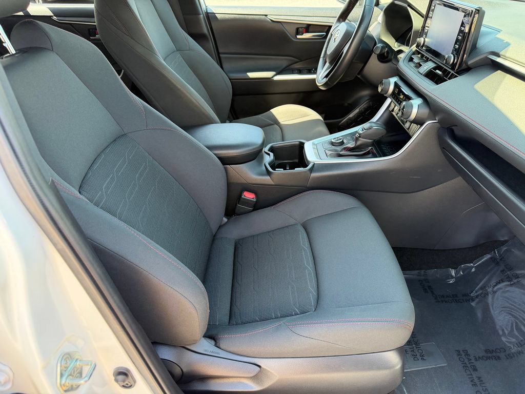 Used 2022 Toyota RAV4 SE w/ Weather & Moonroof Package AWD/4WD image 15