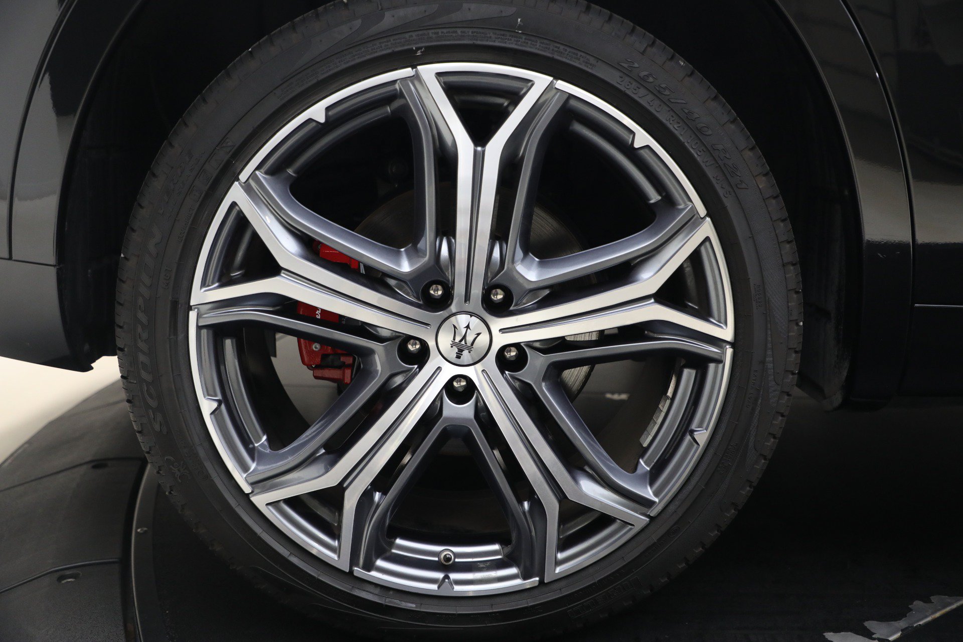 Certified 2023 Maserati Levante GT AWD/4WD image 32