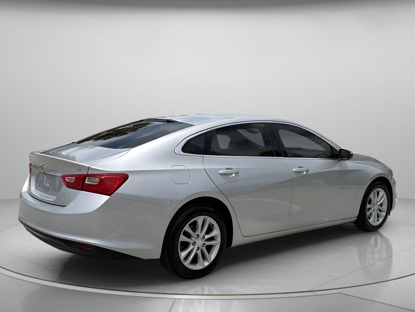 Used 2017 Chevrolet Malibu LT FWD image 3
