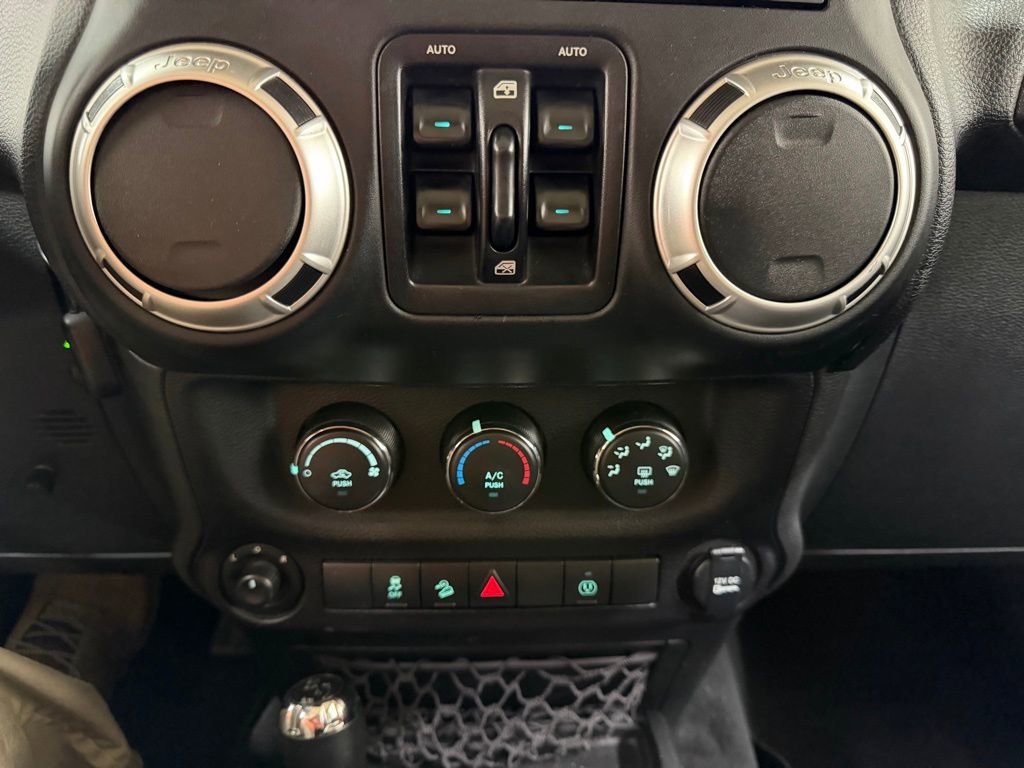 Used 2017 Jeep Wrangler Unlimited Sahara image 26