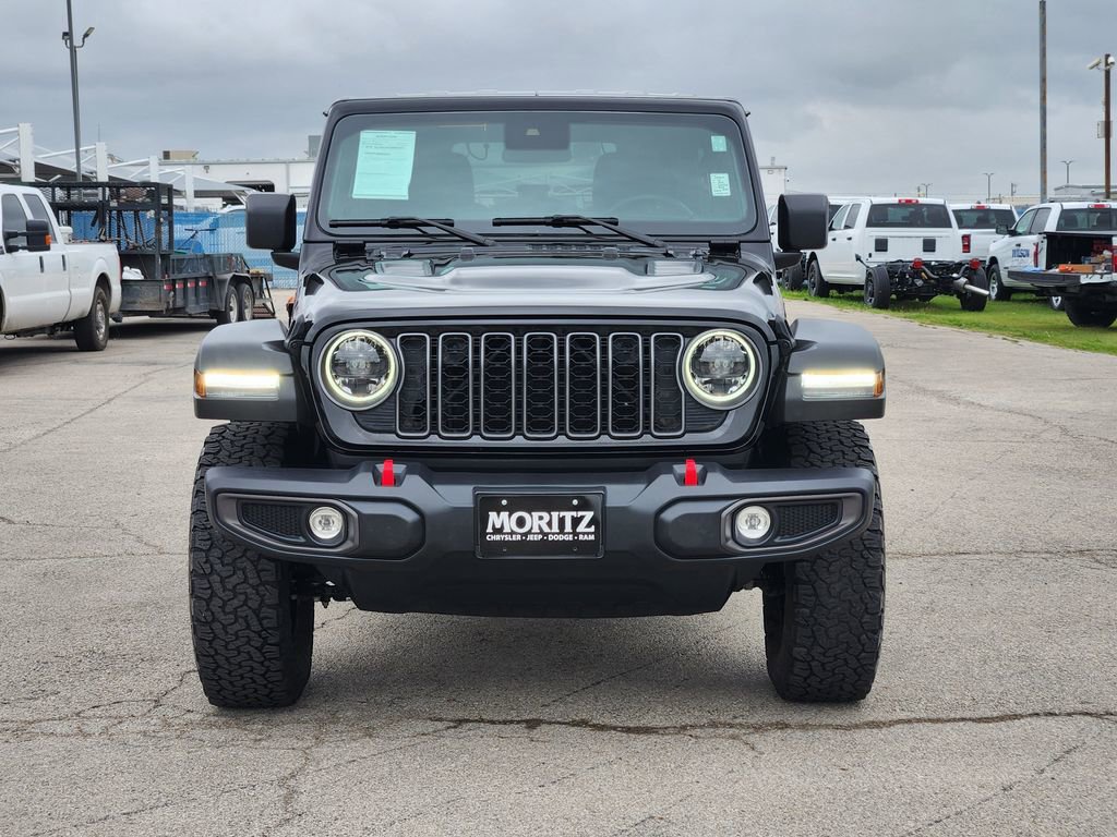 Used 2025 Jeep Wrangler Unlimited Rubicon AWD/4WD image 2