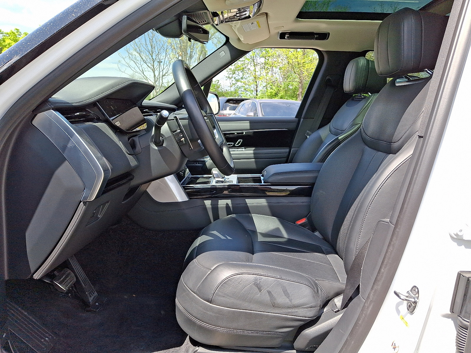 Certified 2024 Land Rover Range Rover Long Wheelbase SE image 14