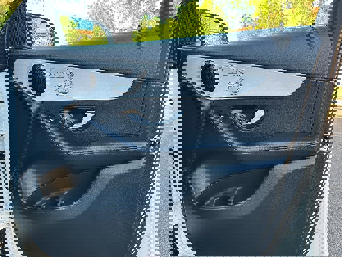 Used 2021 Mercedes-Benz GLC 300 image 38