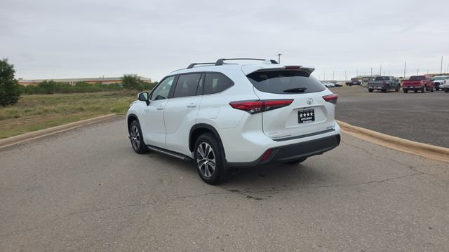 Used 2023 Toyota Highlander XLE AWD/4WD image 8