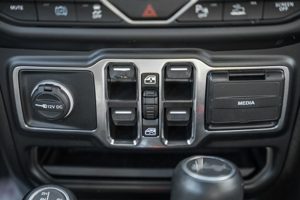 Used 2022 Jeep Wrangler Unlimited Sahara image 22