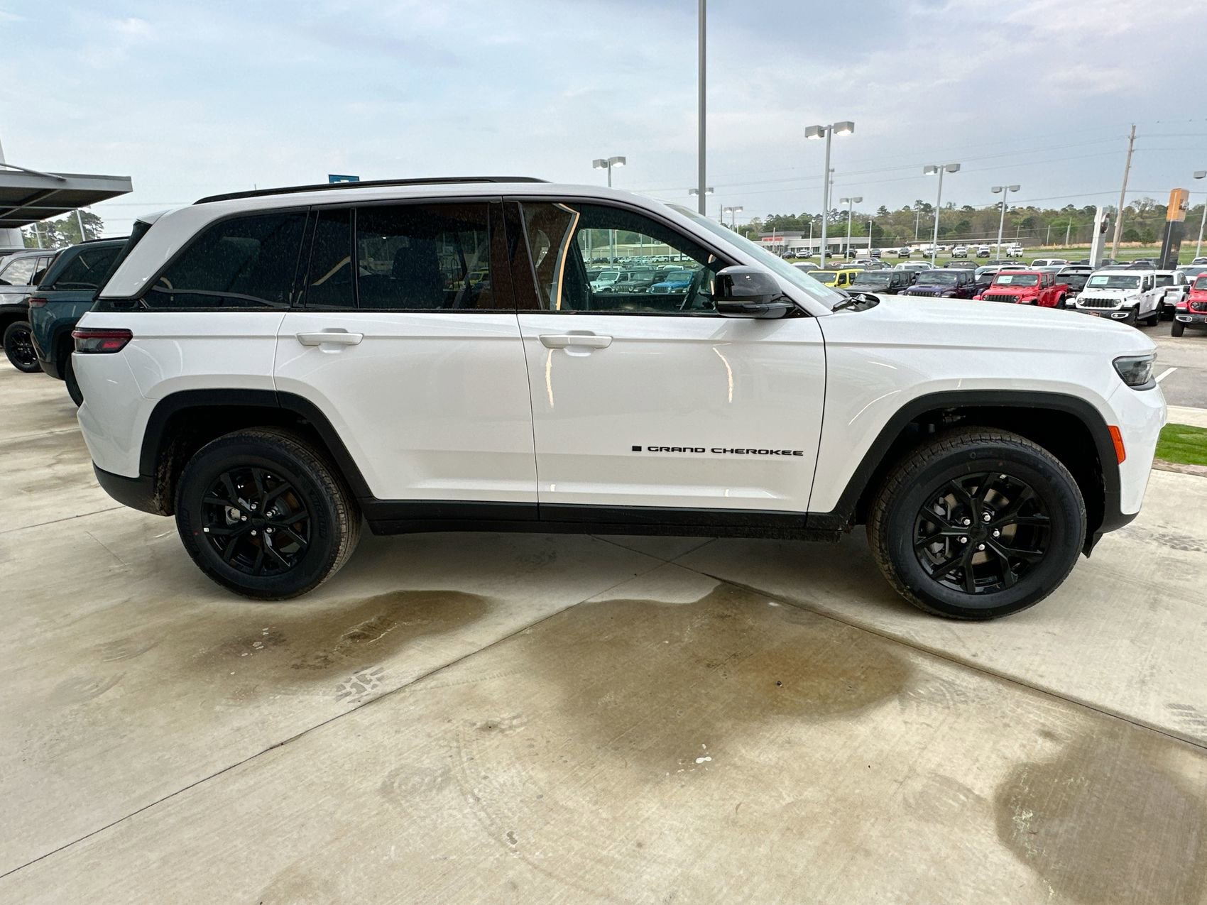 New 2026 Jeep Grand Cherokee Altitude AWD/4WD image 9