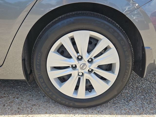 Used 2025 Nissan Sentra S FWD image 32