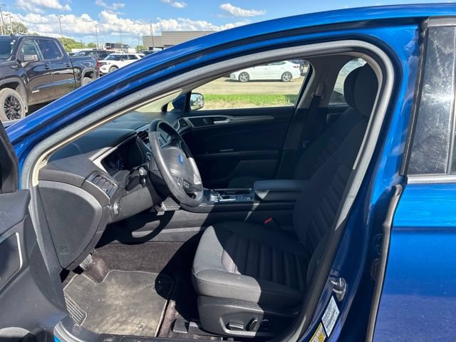 Used 2017 Ford Fusion SE FWD image 12
