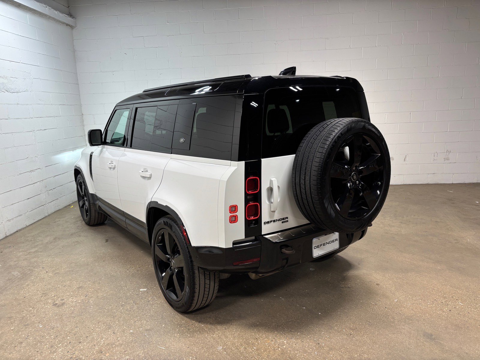 Used 2022 Land Rover Defender 110 X-Dynamic HSE AWD/4WD image 9