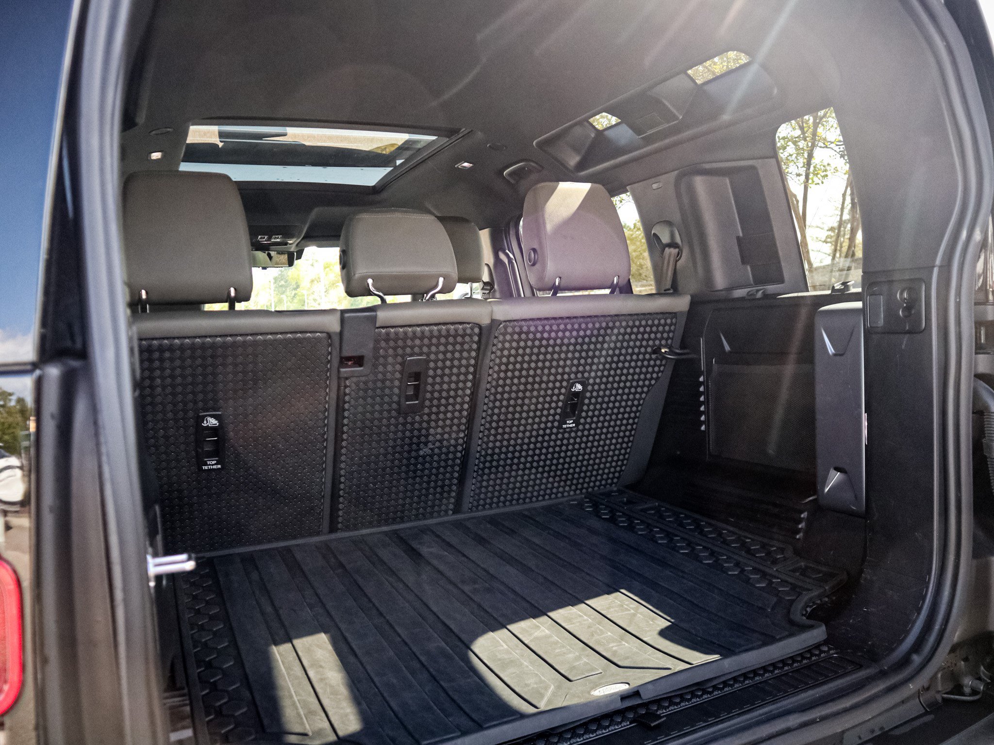 Used 2022 Land Rover Defender 110 S AWD/4WD image 32