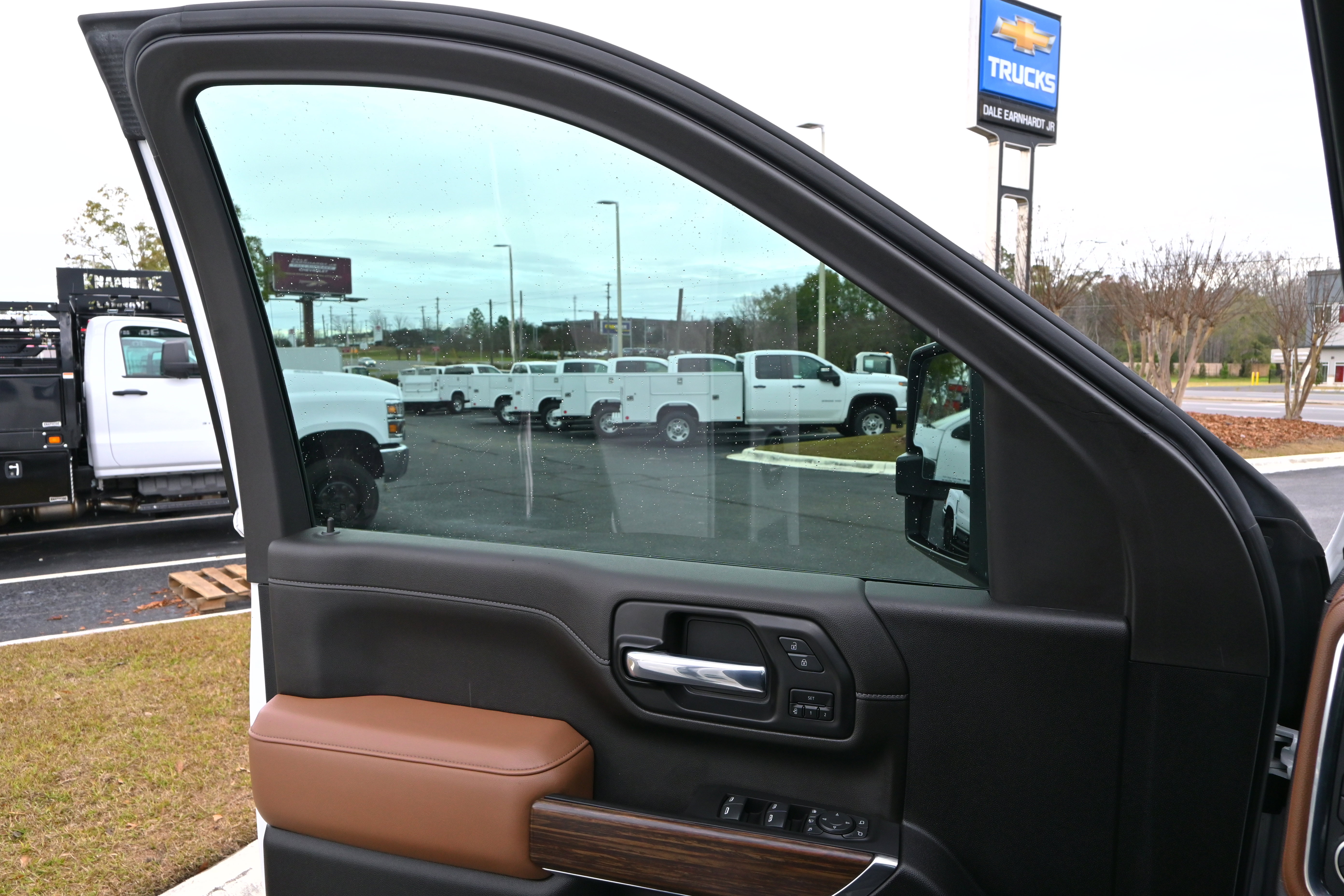 Used 2023 Chevrolet Silverado 2500 High Country w/ Z71 Off-Road Package image 24