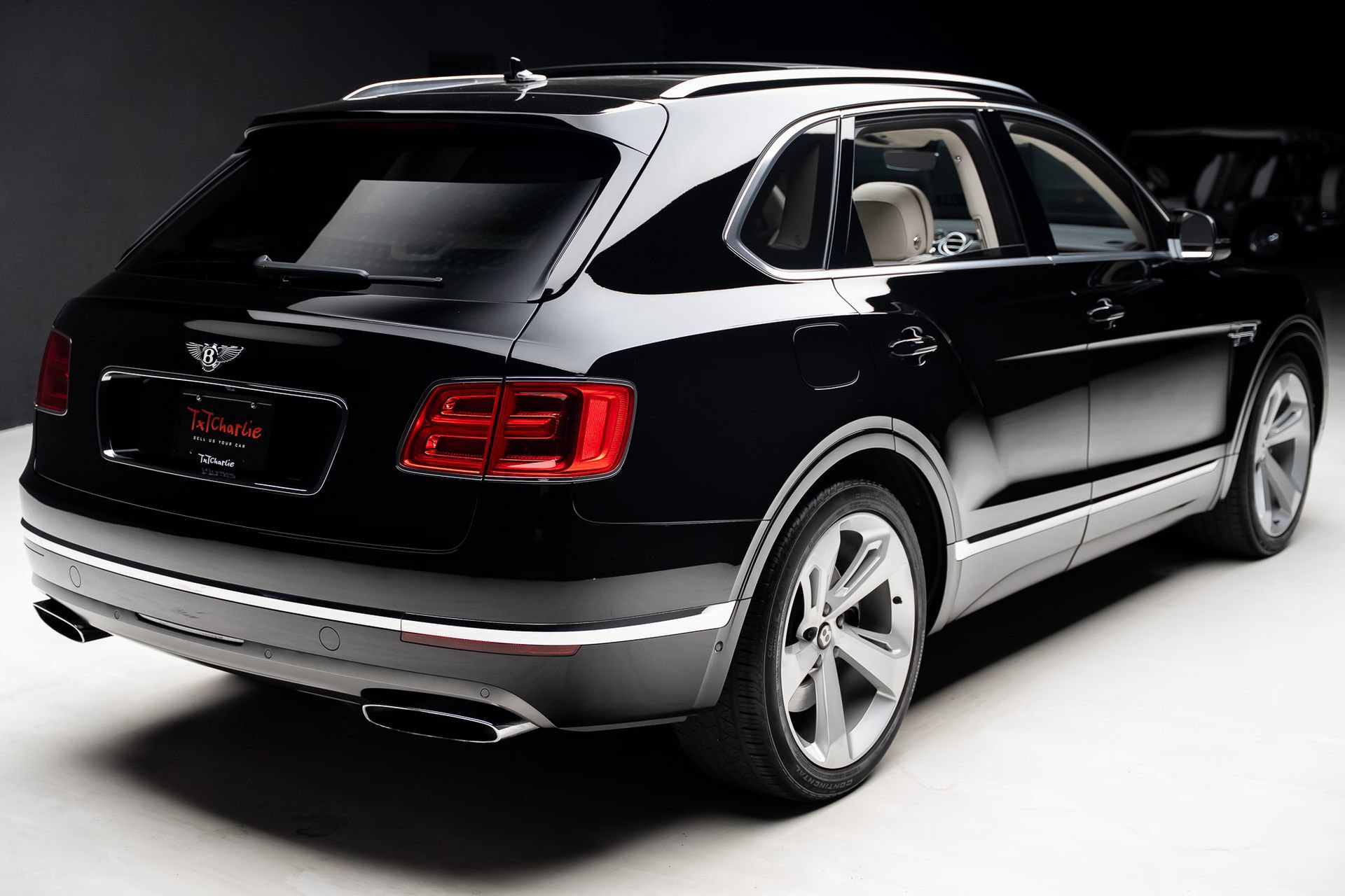 Used 2018 Bentley Bentayga AWD/4WD image 33