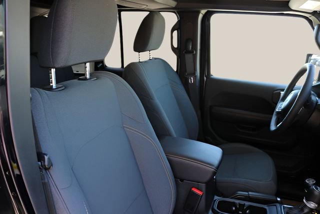 Used 2025 Jeep Wrangler Unlimited Sahara w/ Safety Group image 18