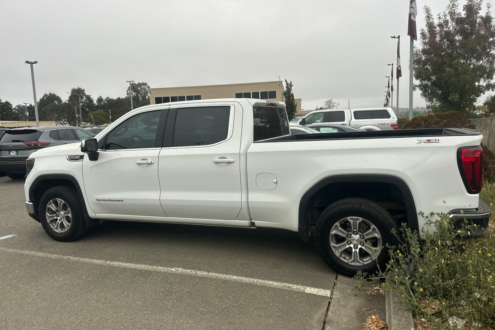 Used 2023 GMC Sierra 1500 SLE AWD/4WD image 5