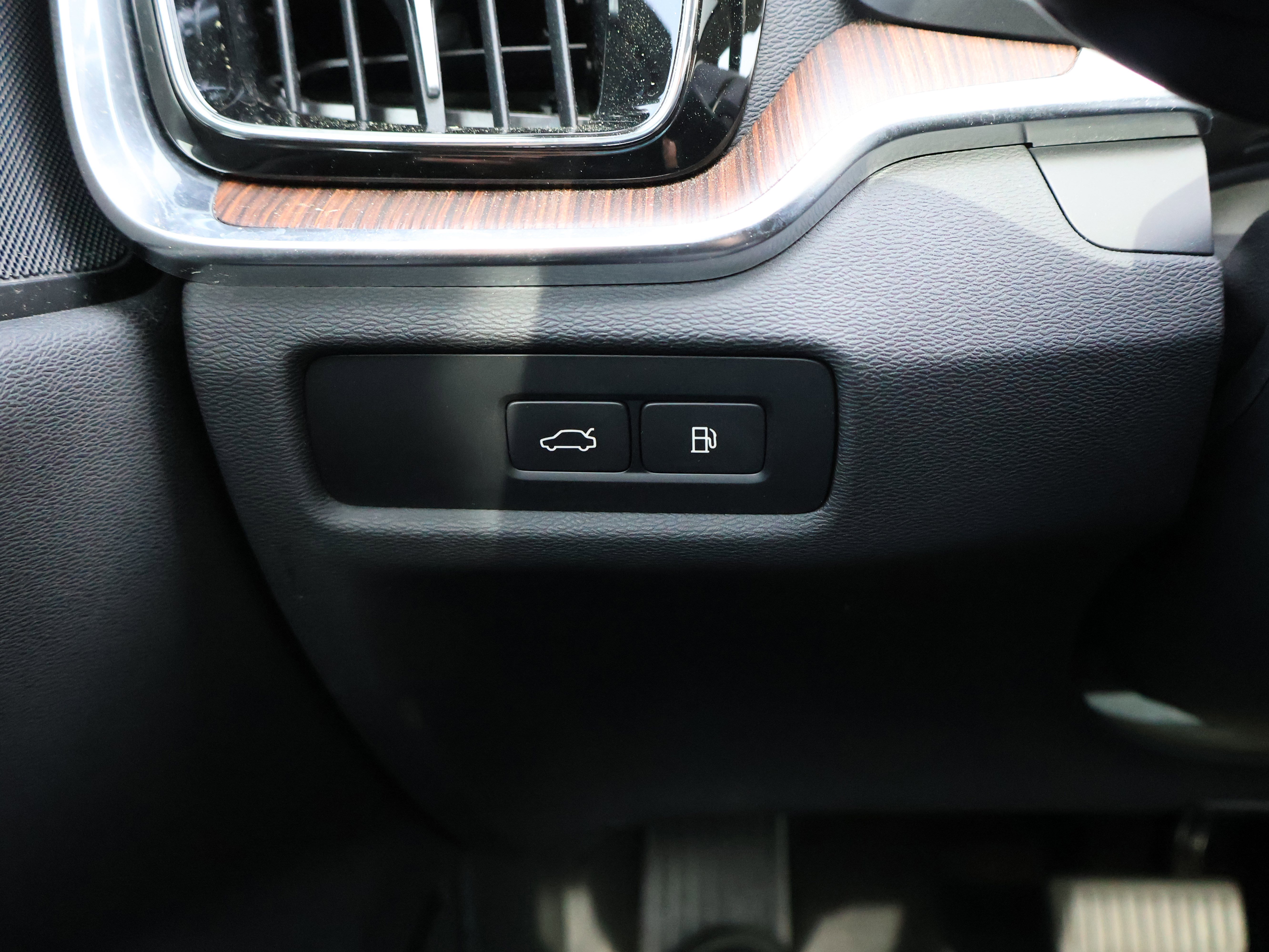 Used 2024 Volvo S60 T8 Plus w/ Climate Package image 30