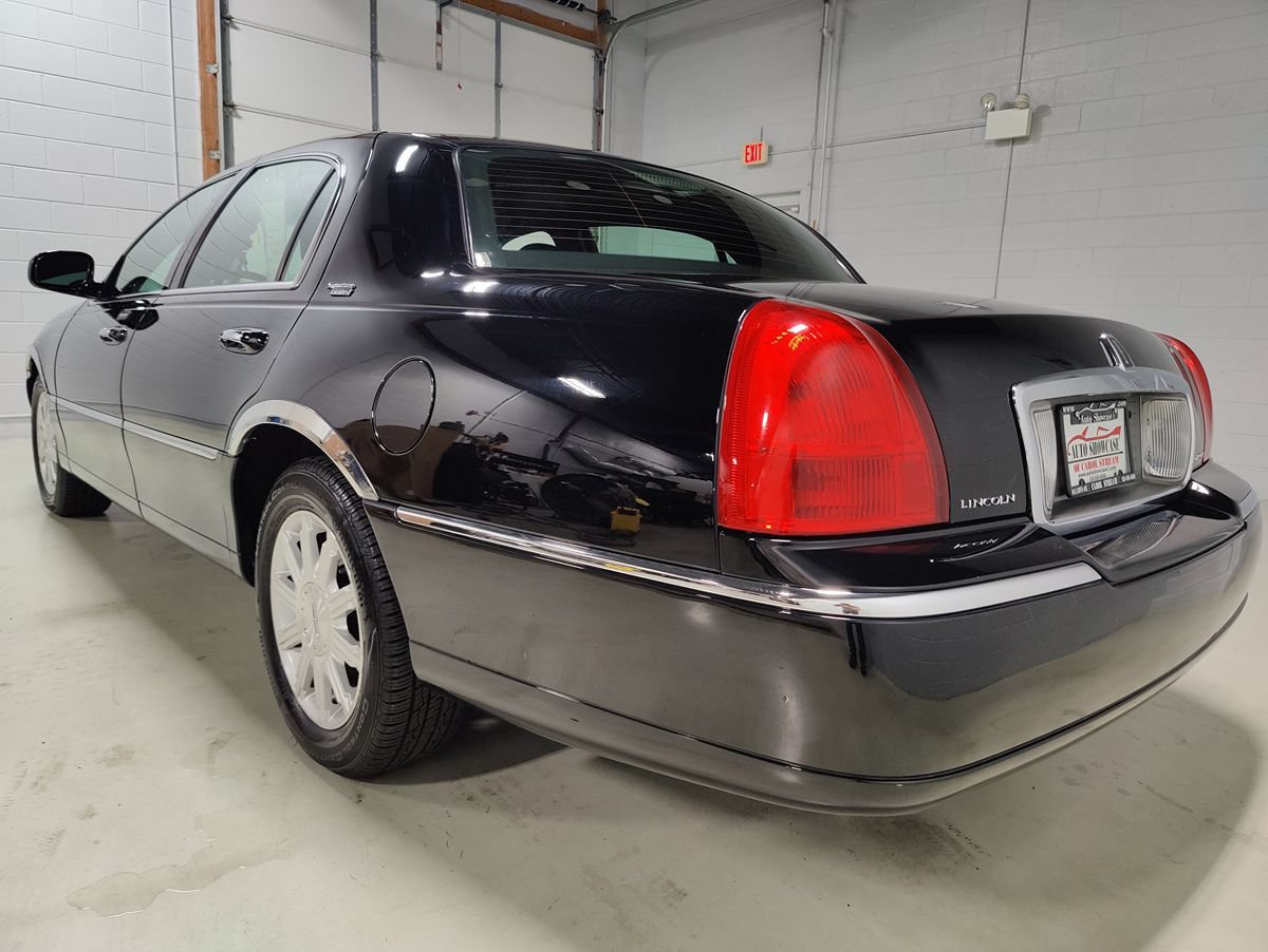 Used 2008 Lincoln Town Car Signature Limited RWD image 22
