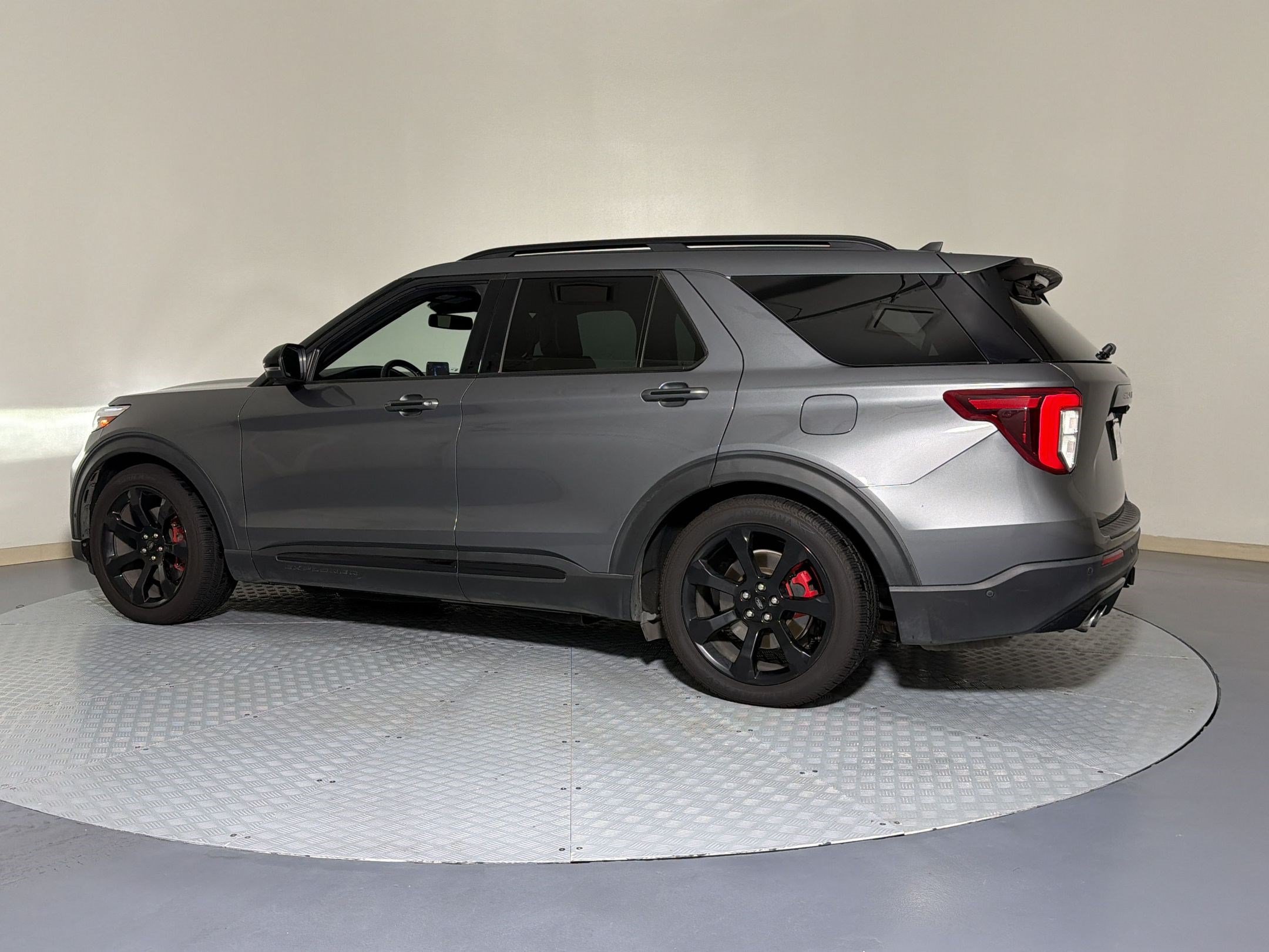 Used 2021 Ford Explorer ST w/ Equipment Group 401A AWD/4WD image 2