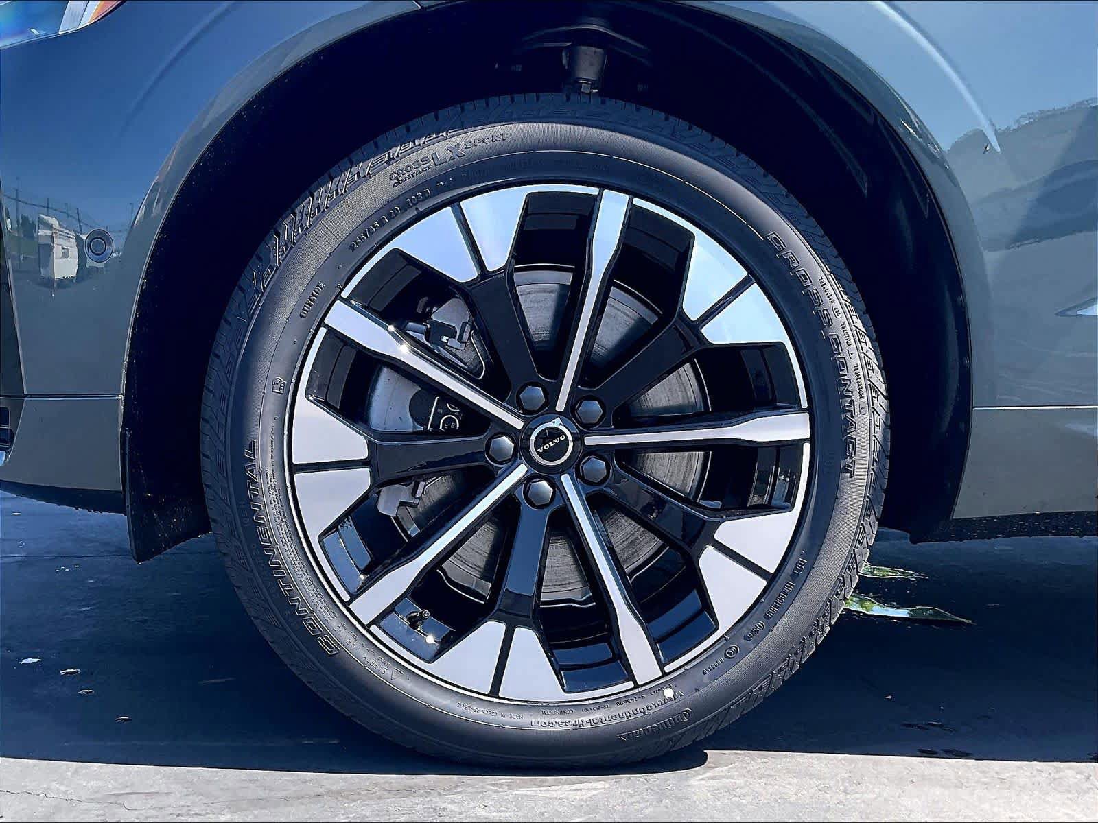 New 2026 Volvo XC60 T8 Plus w/ Climate Package AWD/4WD image 14