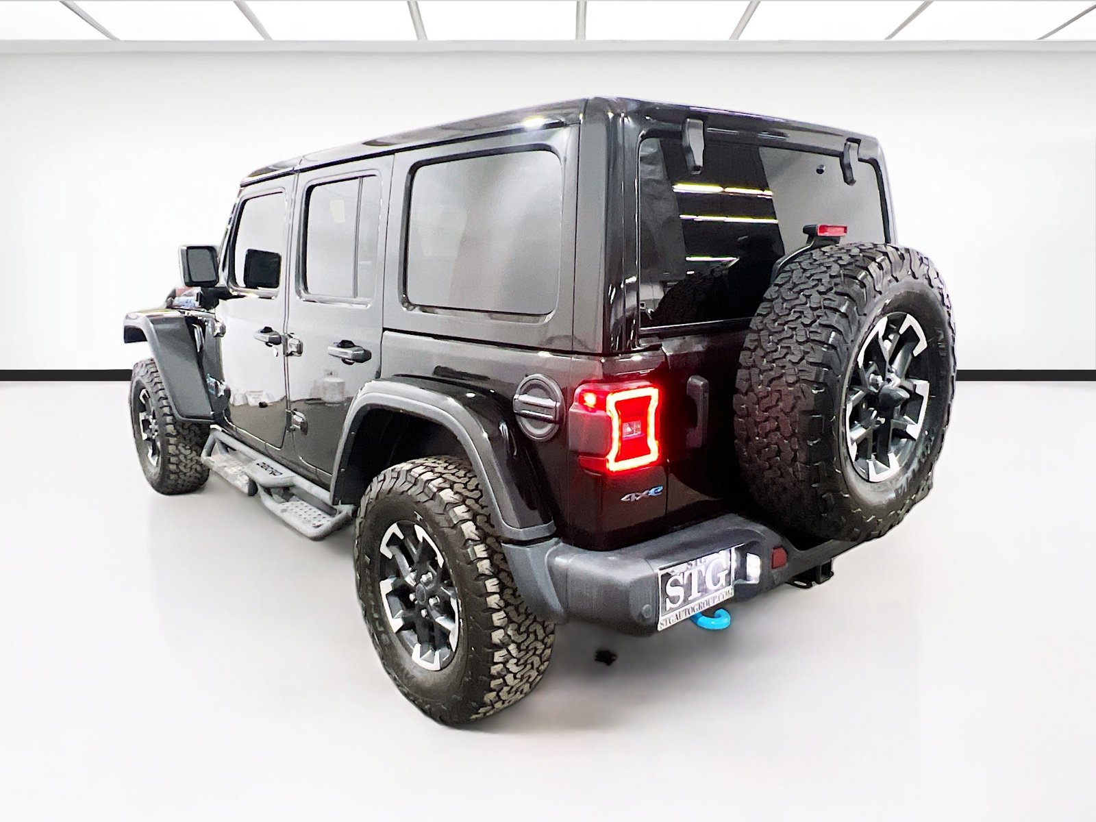 Used 2024 Jeep Wrangler Unlimited Rubicon 4xe AWD/4WD image 6