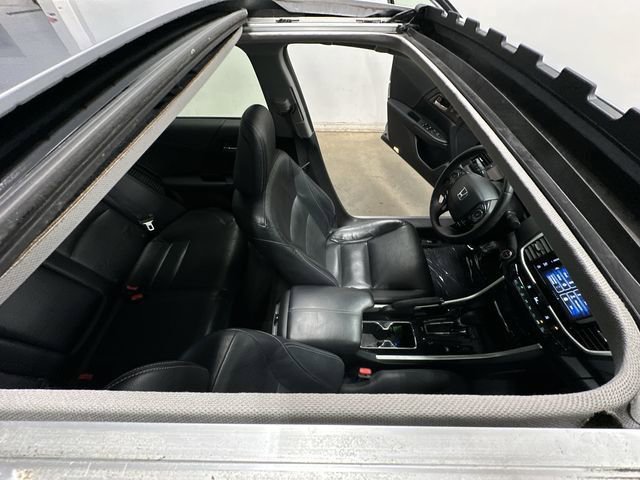 Used 2017 Honda Accord Touring image 6