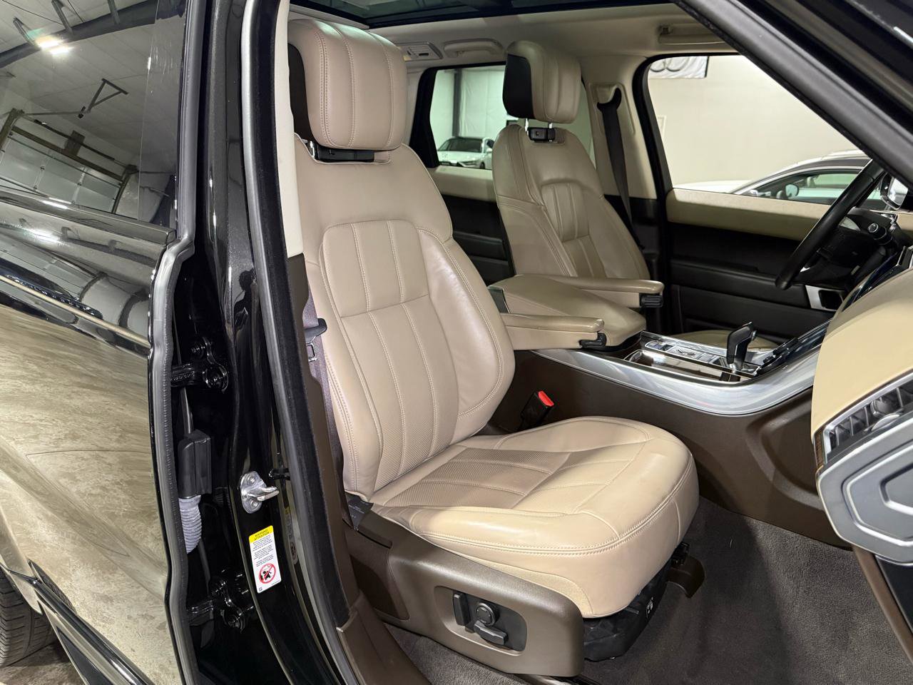 Used 2019 Land Rover Range Rover Sport HSE image 25