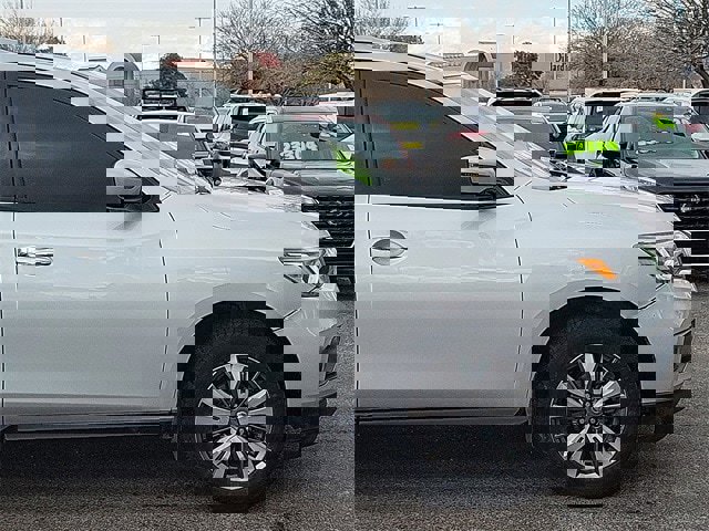 Used 2018 Nissan Pathfinder S image 2