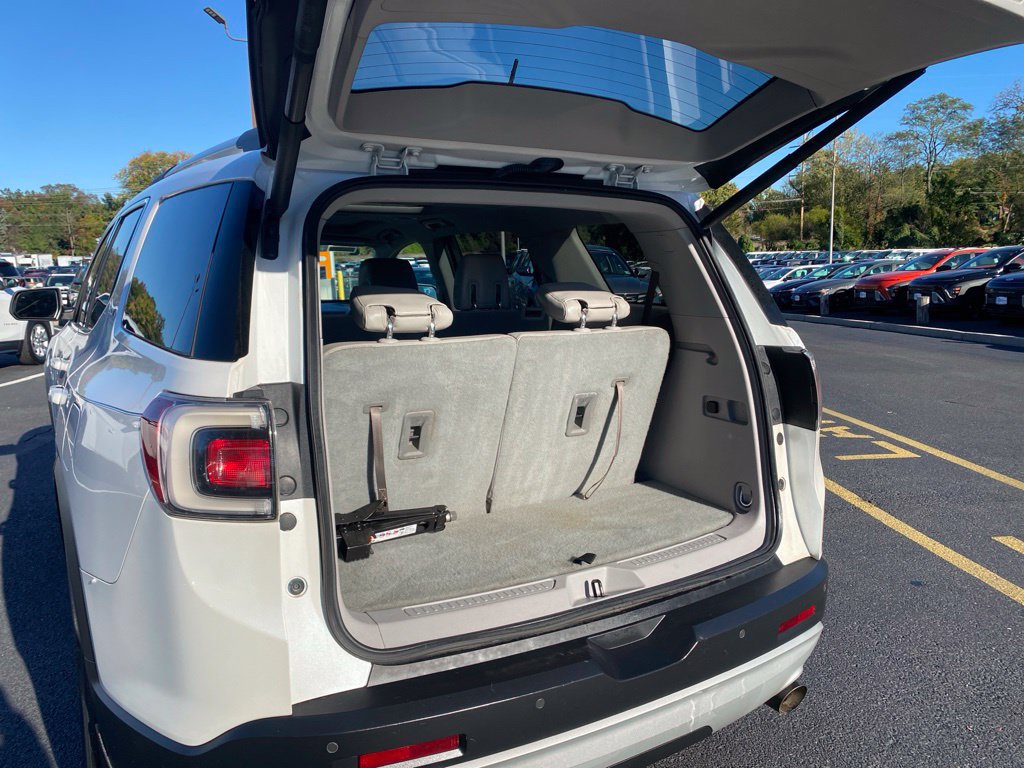 Used 2018 GMC Acadia SLT w/ LPO, Black Accent Package AWD/4WD image 16