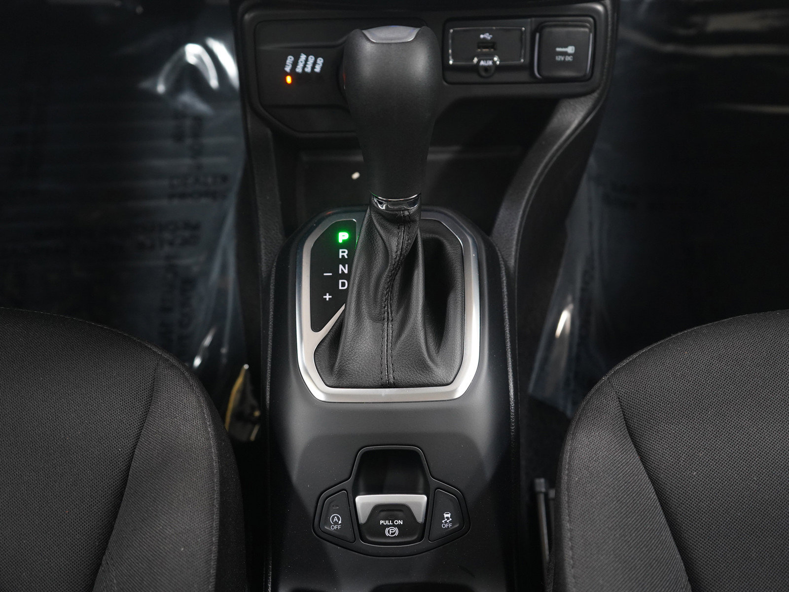 Used 2019 Jeep Renegade Latitude w/ Popular Equipment Group image 17