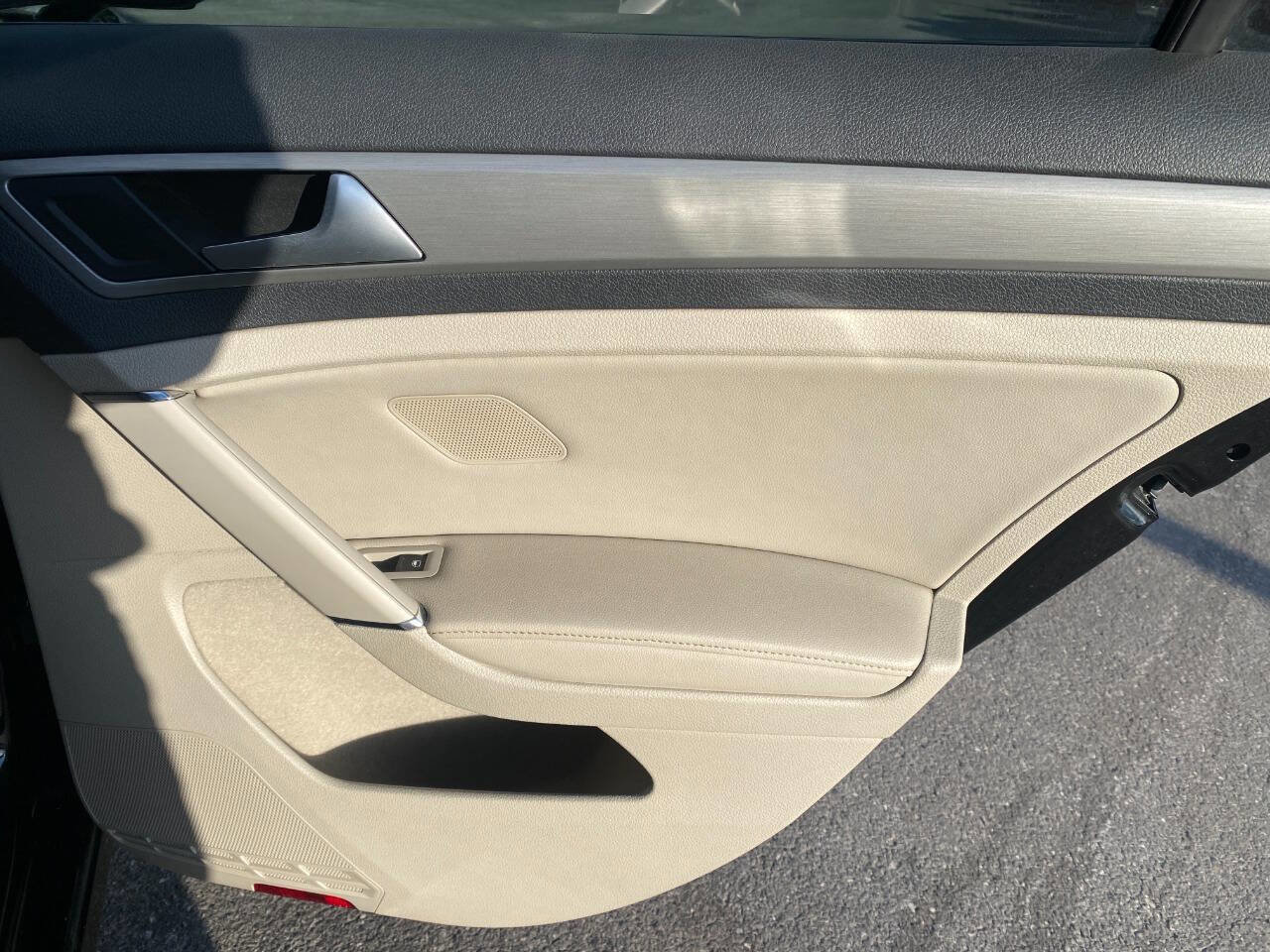 Used 2015 Volkswagen Golf TDI SE image 29