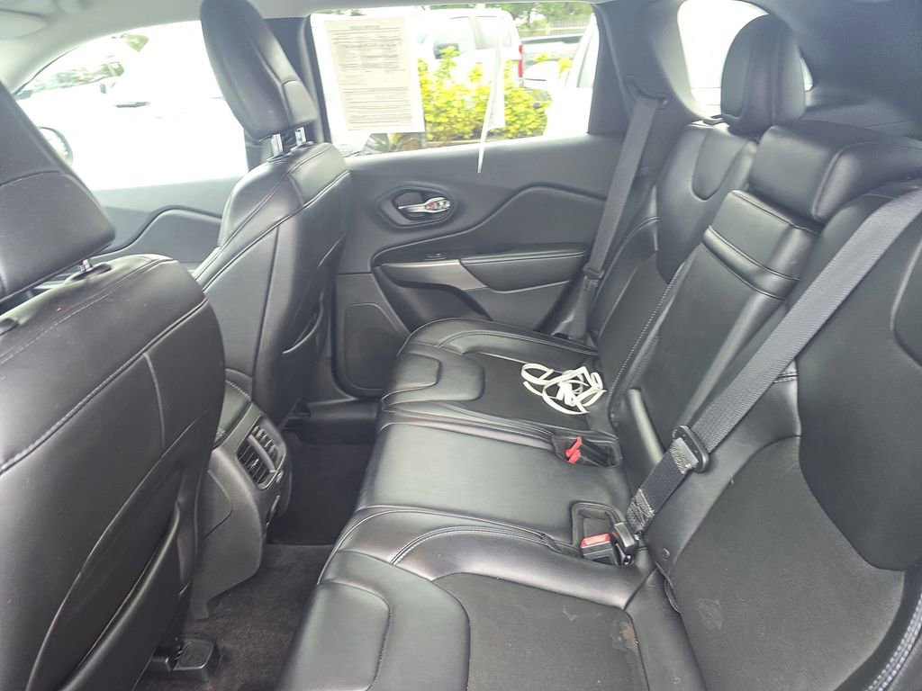 Used 2019 Jeep Cherokee Latitude Plus image 12