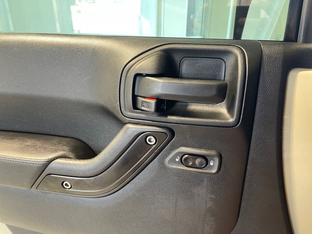 Used 2017 Jeep Wrangler Unlimited Rubicon AWD/4WD image 15