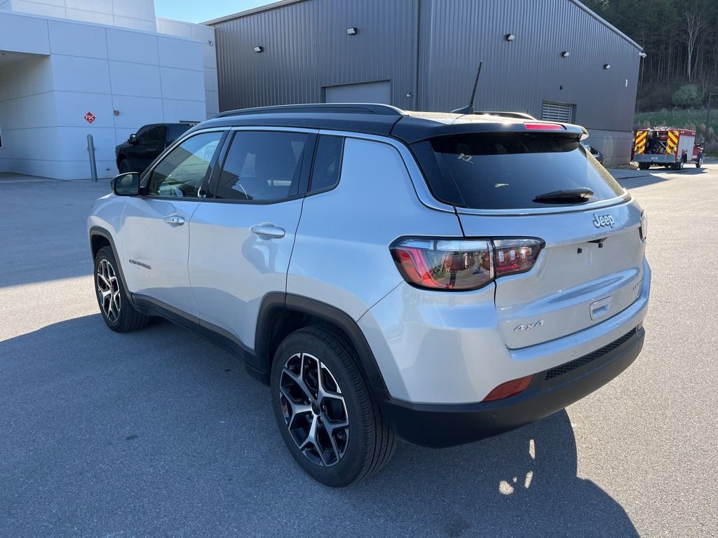 Used 2025 Jeep Compass Limited image 4