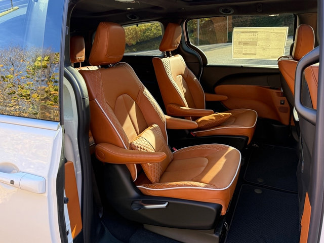 New 2026 Chrysler Pacifica Pinnacle image 26