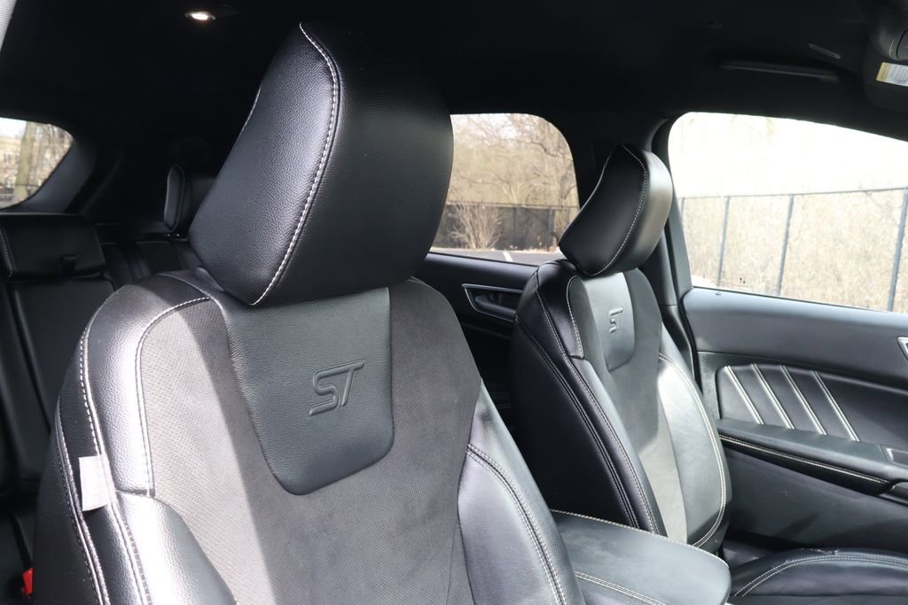 Used 2023 Ford Edge ST image 40