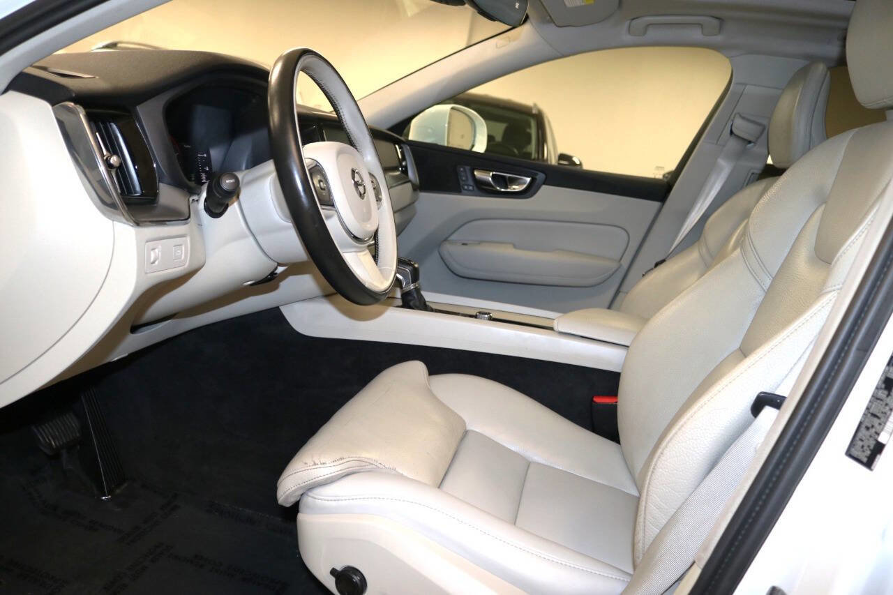 Used 2019 Volvo XC60 T5 Momentum w/ Premium Package AWD/4WD image 12